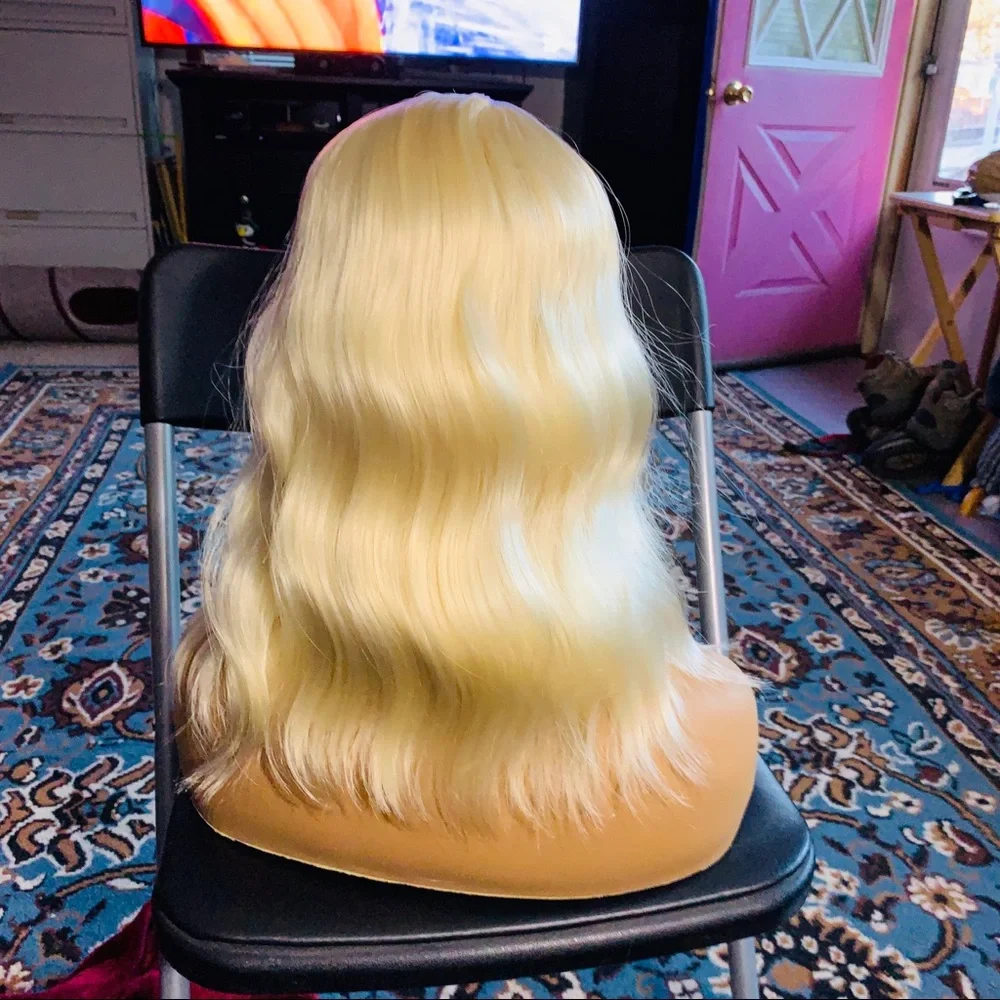 Beachy light blond wig - Picture 4 of 10